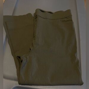 Liz Claiborne Women’s Dark Olive Pull On Chinos, size 10